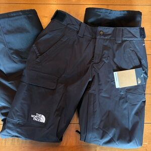 Women's North Face Snow Pants in Black (size M) New with tags!
